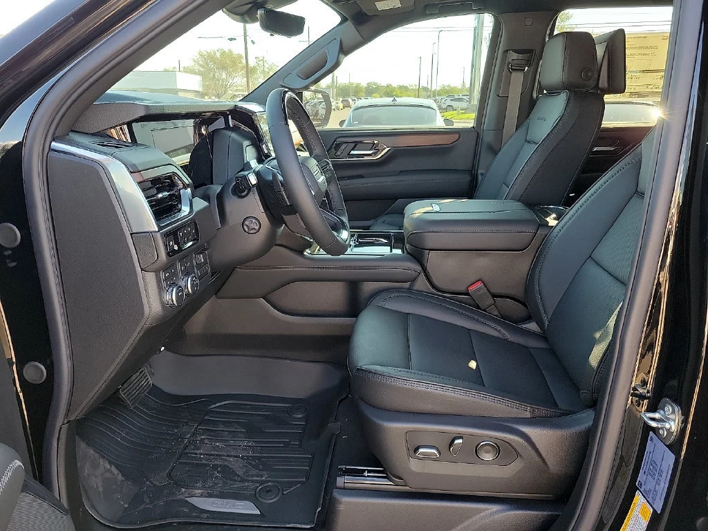 2026 GMC Yukon Denali - Photo 19