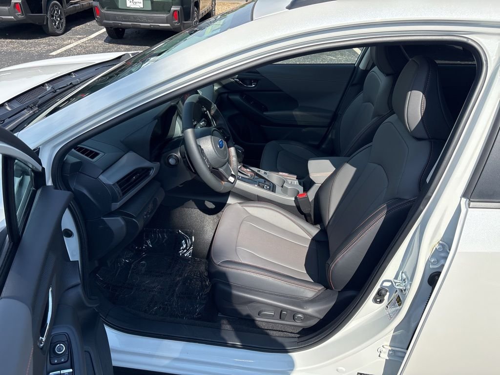 New 2026 CRYSTAL WHITE PEARL Subaru Limited image 9