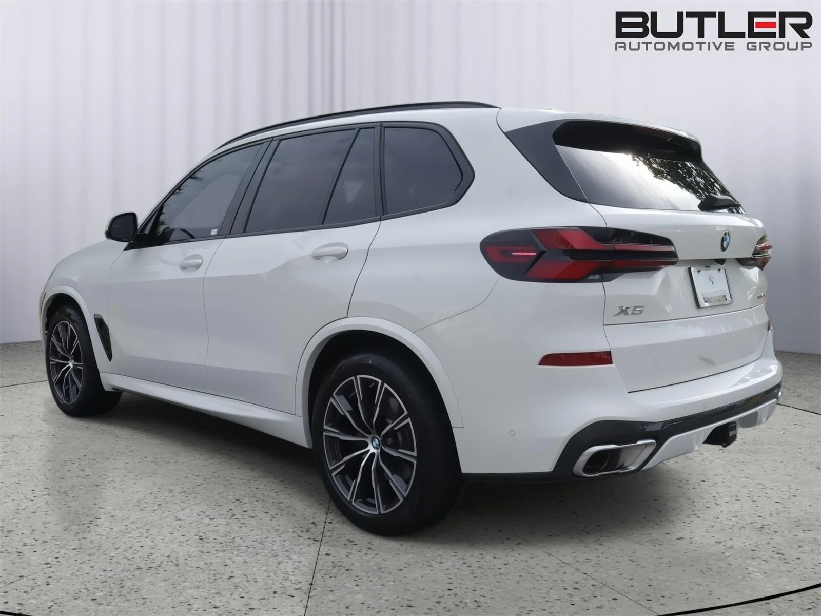 Certified Used 2024 Alpine White BMW xDrive40i image 4