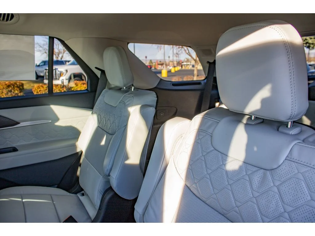 New 2026 Star White Metallic Tri-Coat Ford Platinum image 37