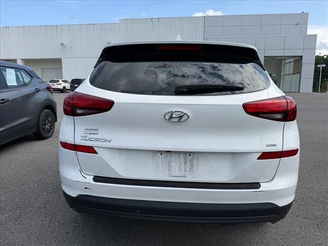 Used 2021 White Cream Hyundai SE image 9