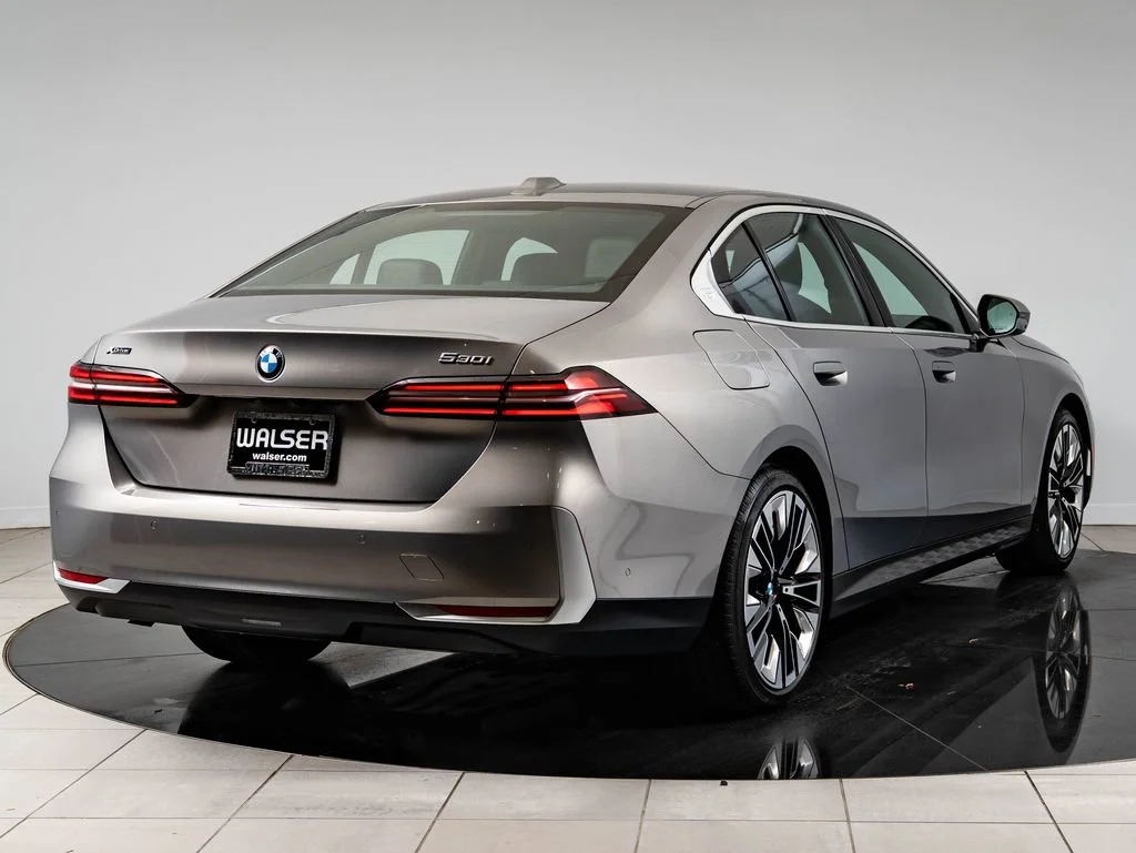 Certified Used 2025 Oxide Grey Met BMW 530i xDrive image 10