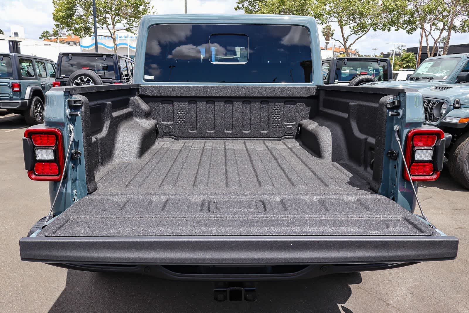 New 2026 Anvil Clear-Coat Exterior Paint Jeep Mojave X image 13