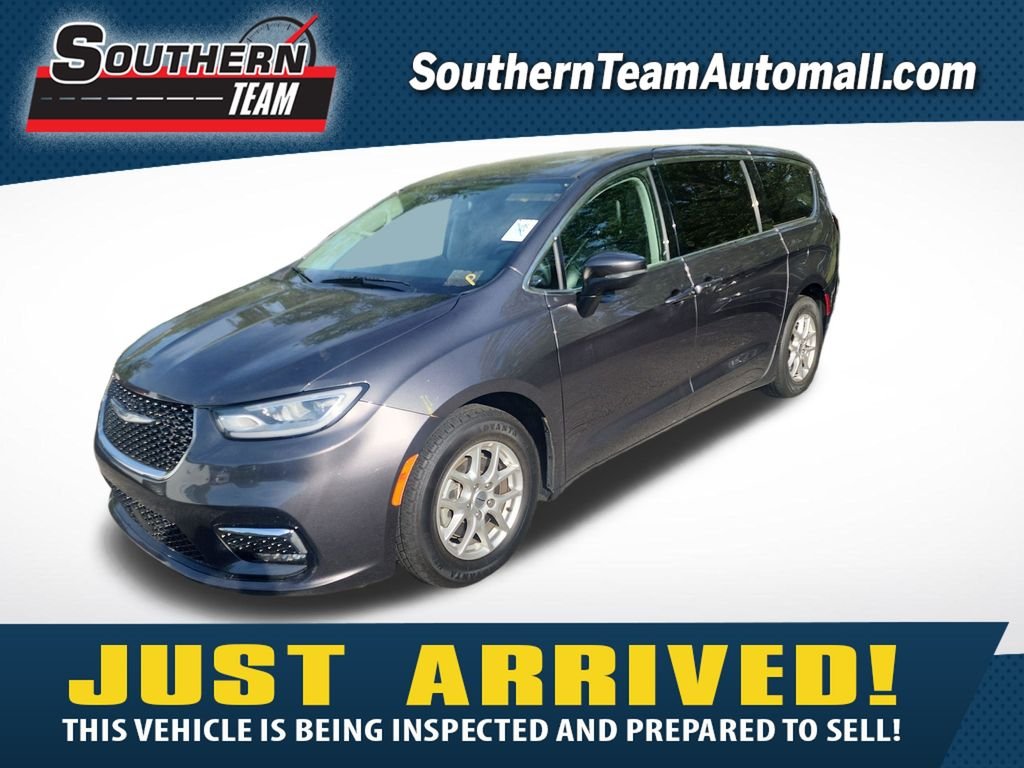 2023 Chrysler Pacifica Touring L's photo