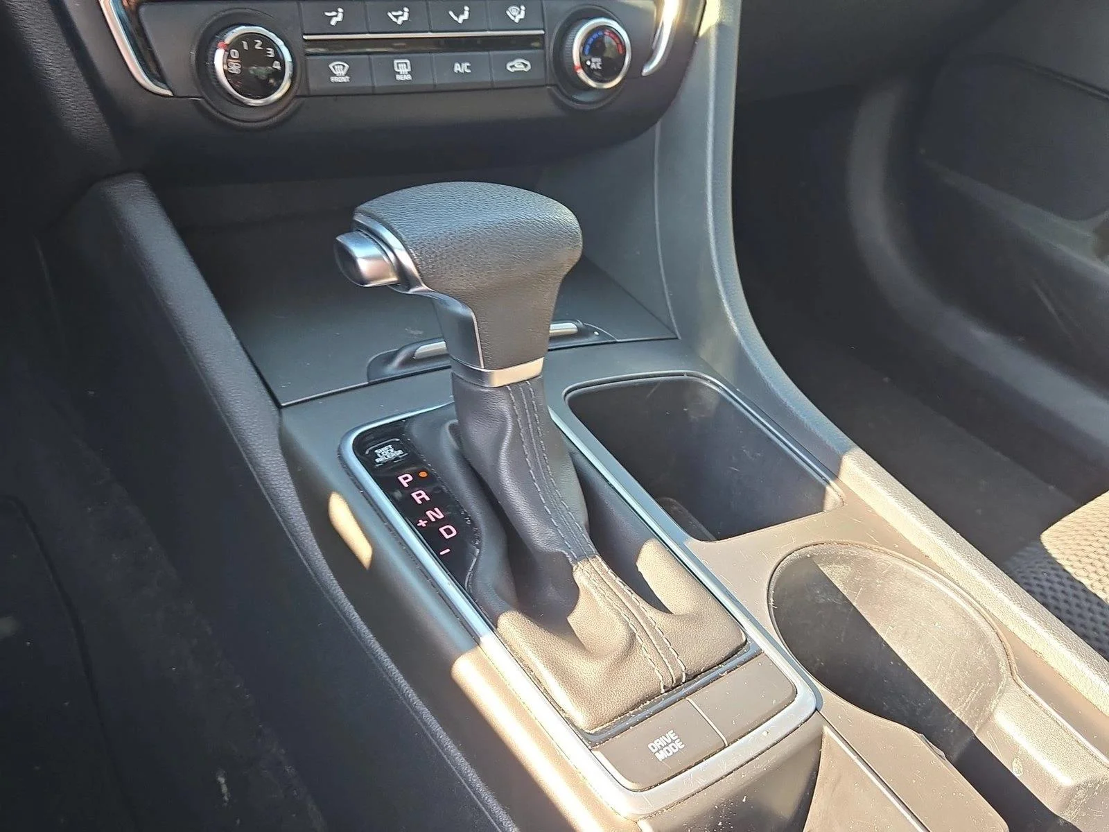 Used 2019 Ebony Black Kia LX image 7