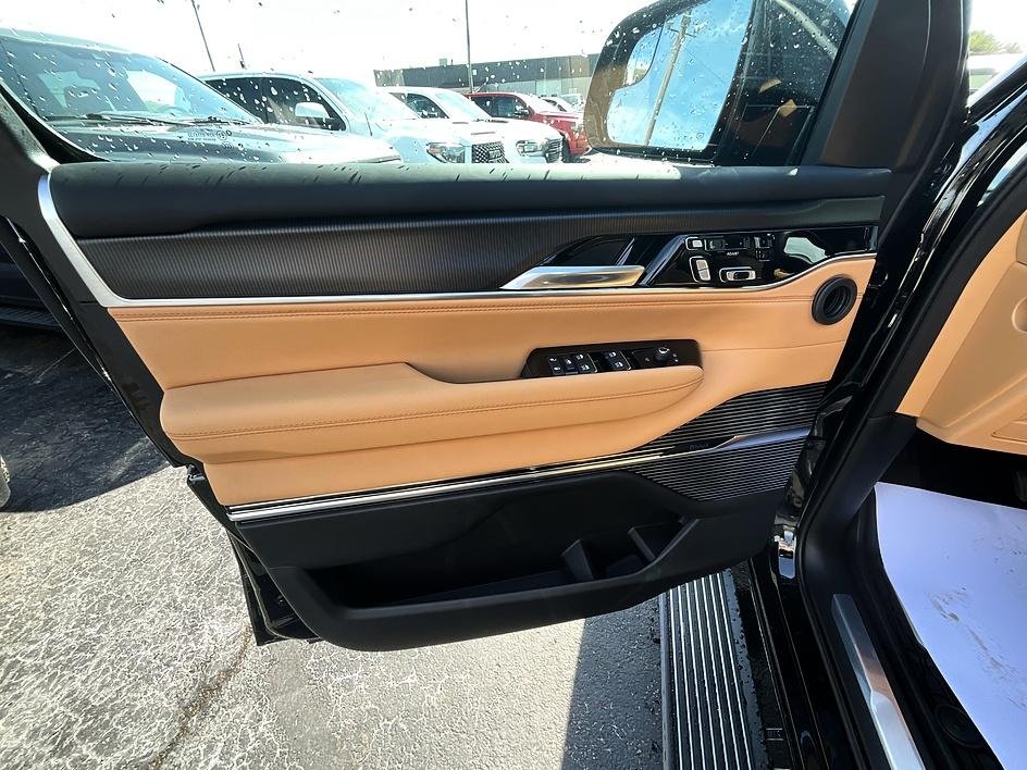 New 2026 High Gloss Black Jeep Summit Reserve image 14