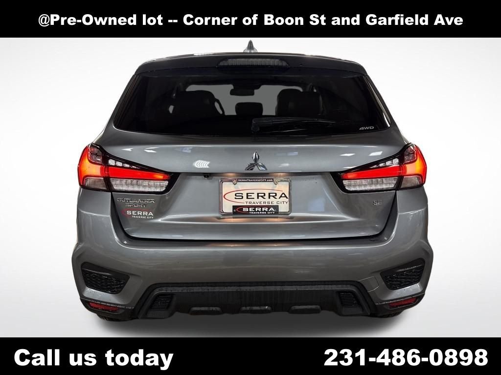 Used 2025  Mitsubishi 2.0 SE image 4