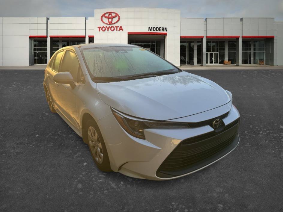 Used 2026 Pearl Toyota LE image 3
