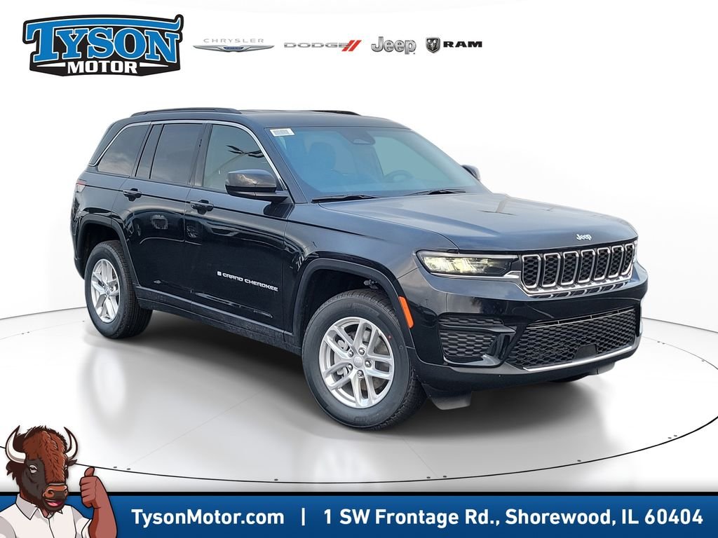 New 2026 Diamond Black Crystal Pearlcoat Jeep Laredo image 1