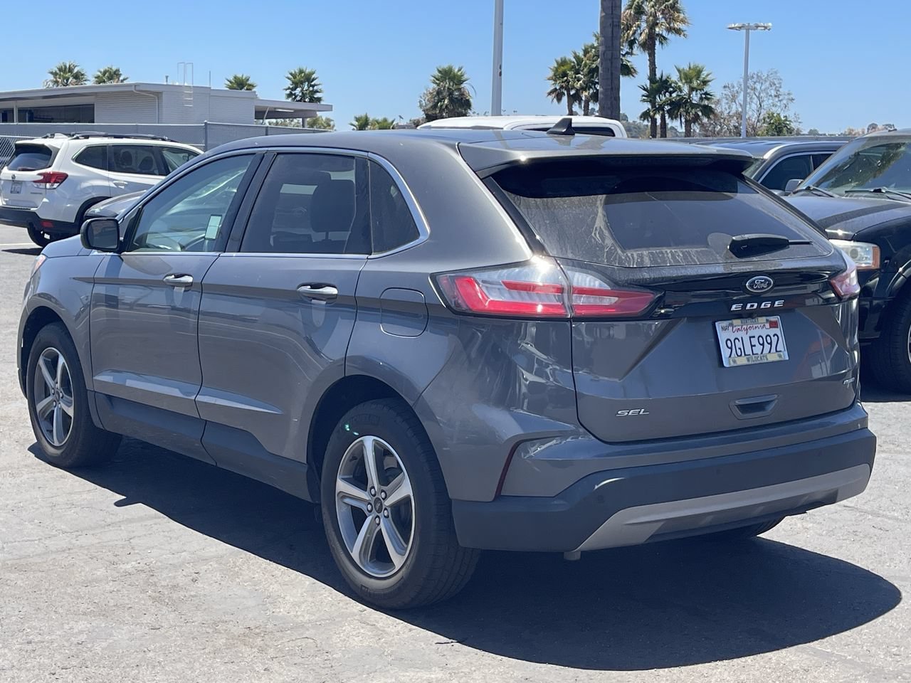 Used 2023 Gray Ford SEL image 3