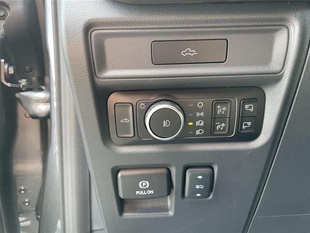 New 2026 Carbonized Gray Metallic Ford Tremor® image 50