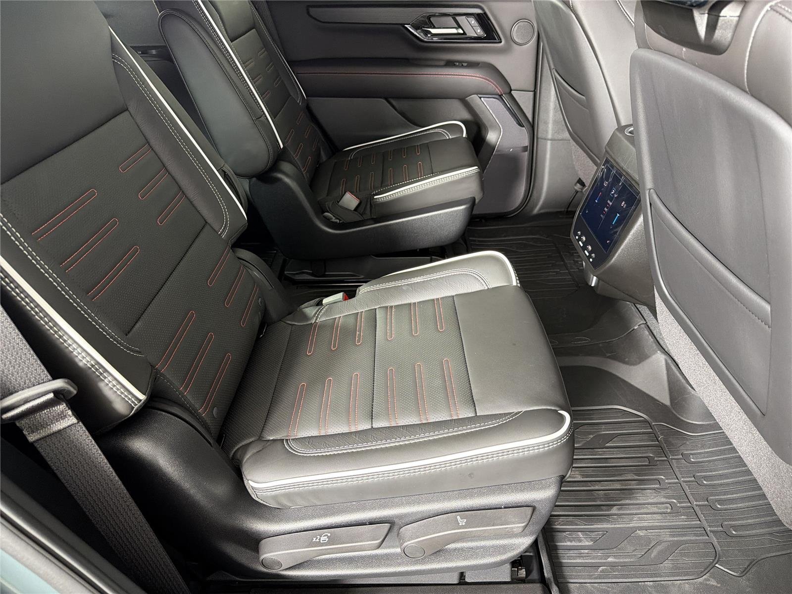 2026 GMC Yukon AT4 Ultimate - Photo 14