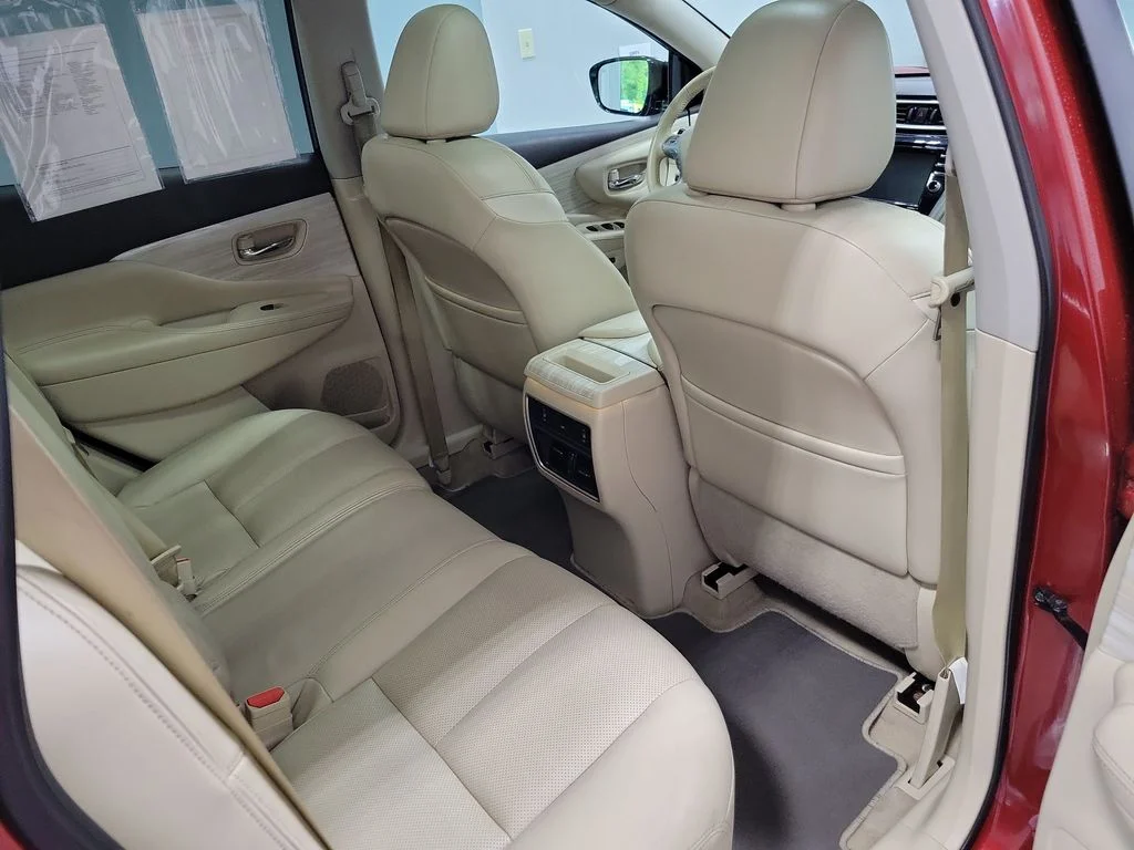 Used 2015 Red Nissan Platinum image 19