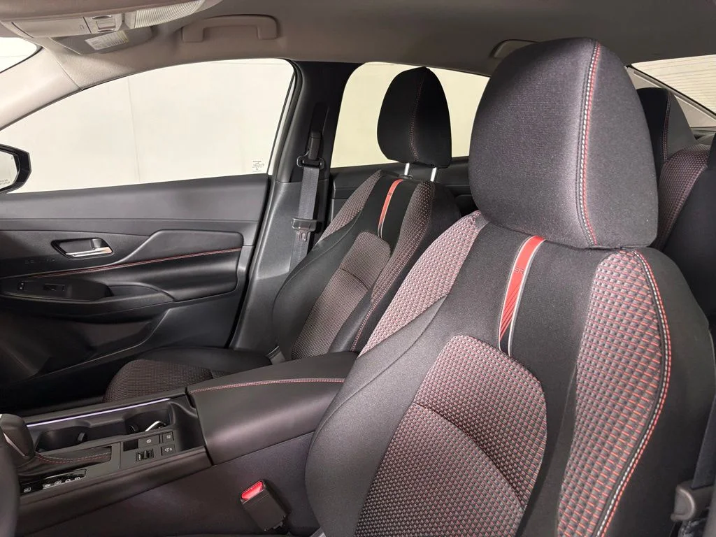 New 2026 Aspen White TriCoat / Super Black Two-tone Nissan SR image 17