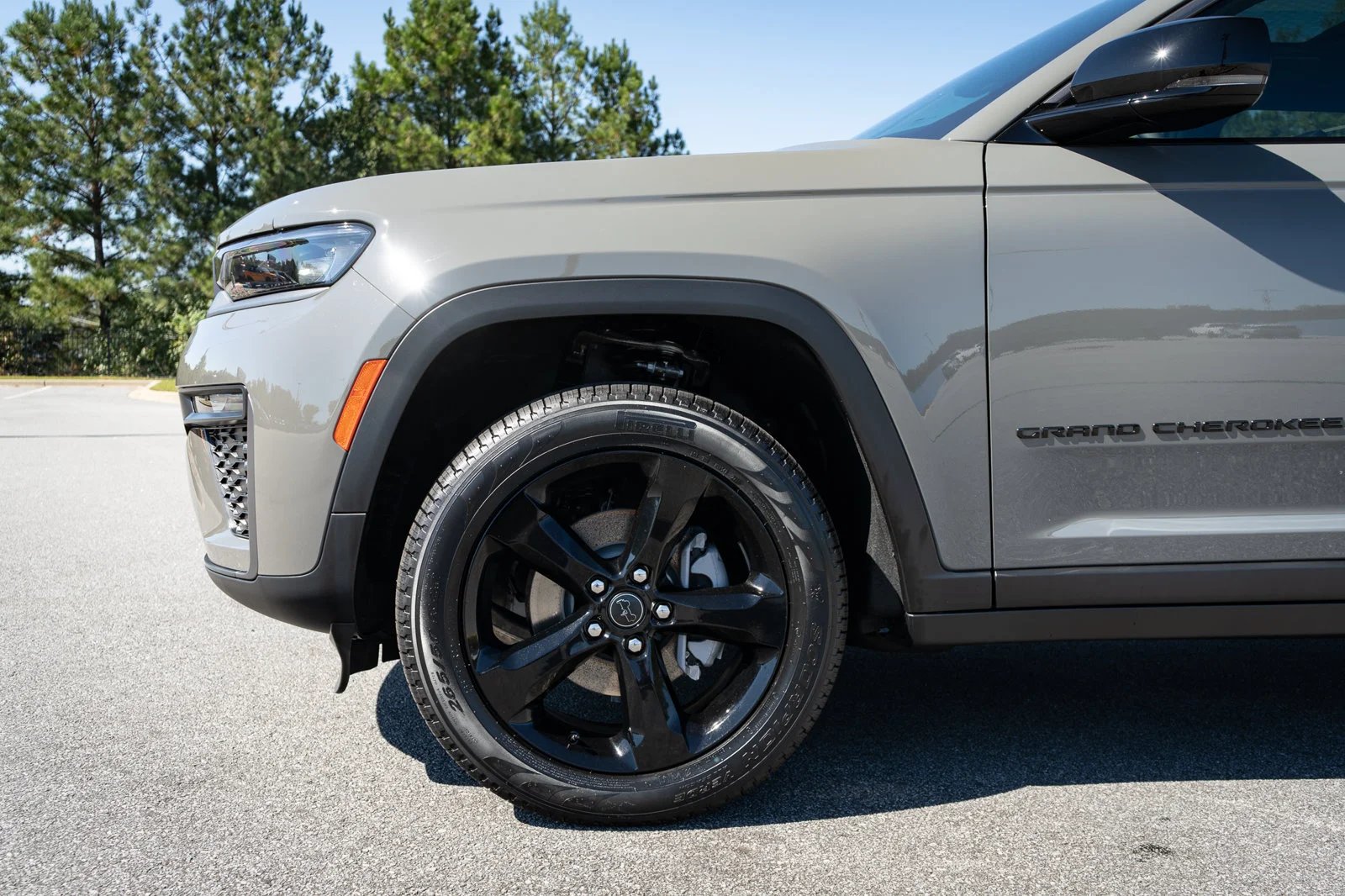 New 2027 Sting-Gray Clear-Coat Paint Jeep Limited image 4