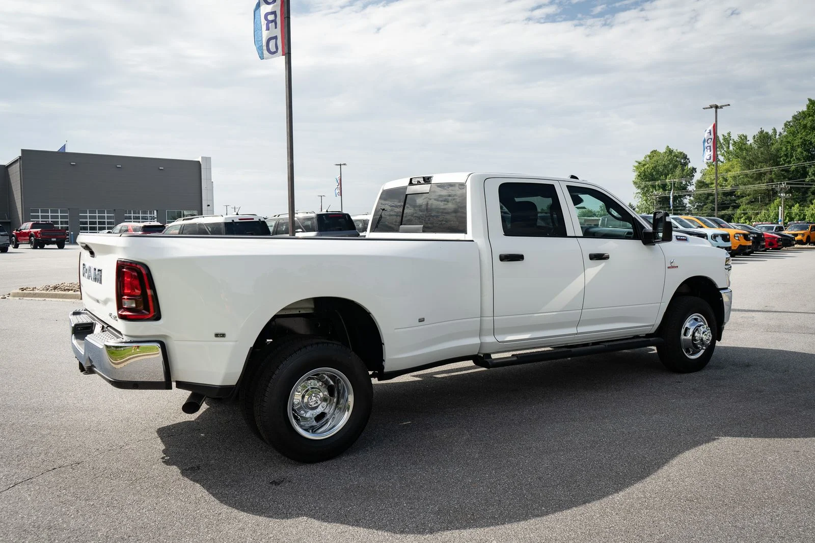 New 2026 Bright White Clear-Coat Exterior Paint RAM Tradesman image 10