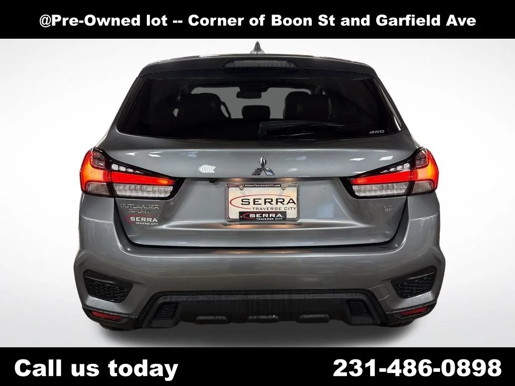 Used 2025  Mitsubishi 2.0 SE image 4