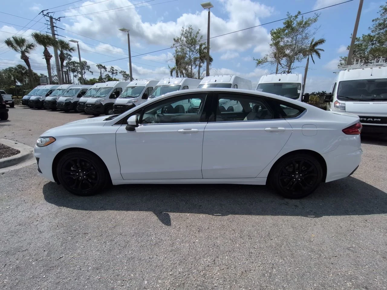 Used 2019 Oxford White Ford SE image 8