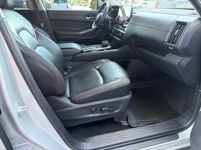 Used 2023 Silver Nissan SL FWD image 13