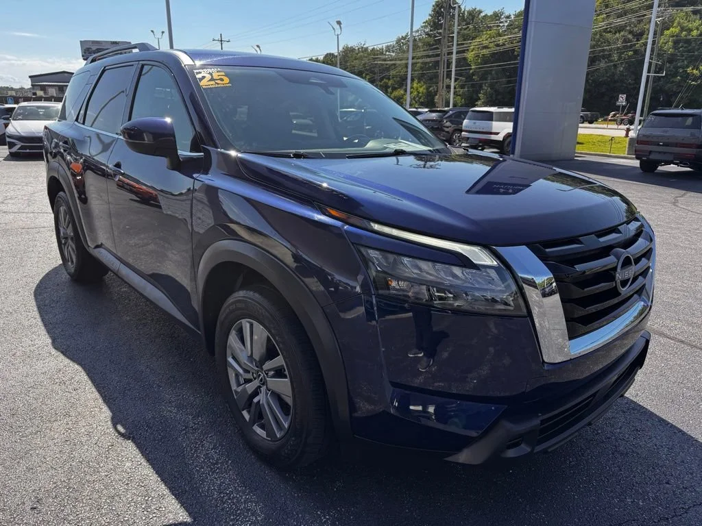 Used 2025 Blue Nissan SV image 4