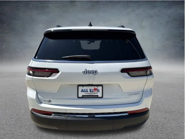New 2026 Bright White Clear-Coat Exterior Paint Jeep Laredo X image 7