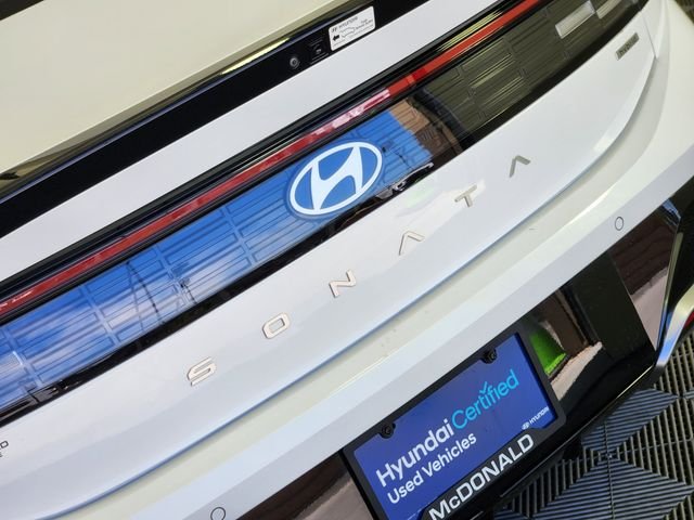 Used 2025 White Hyundai Limited image 9