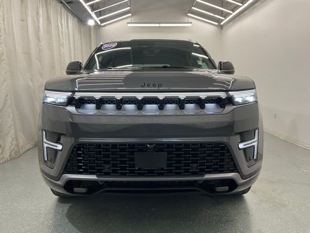 New 2026 Baltic-Gray Metallic Clear-Coat Exterior Paint Jeep Upland image 3