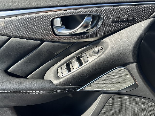Used 2020 Silver INFINITI Sport image 17