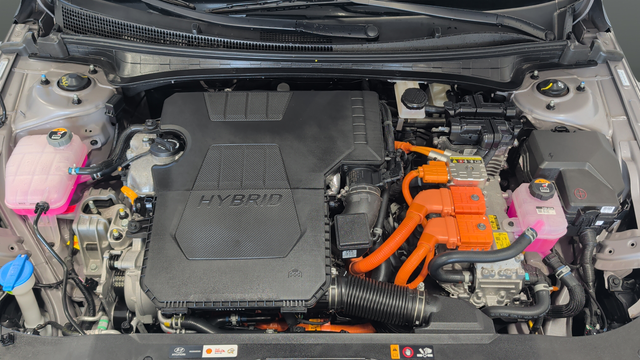 Certified Used 2025 Fluid Metal Hyundai Limited image 28