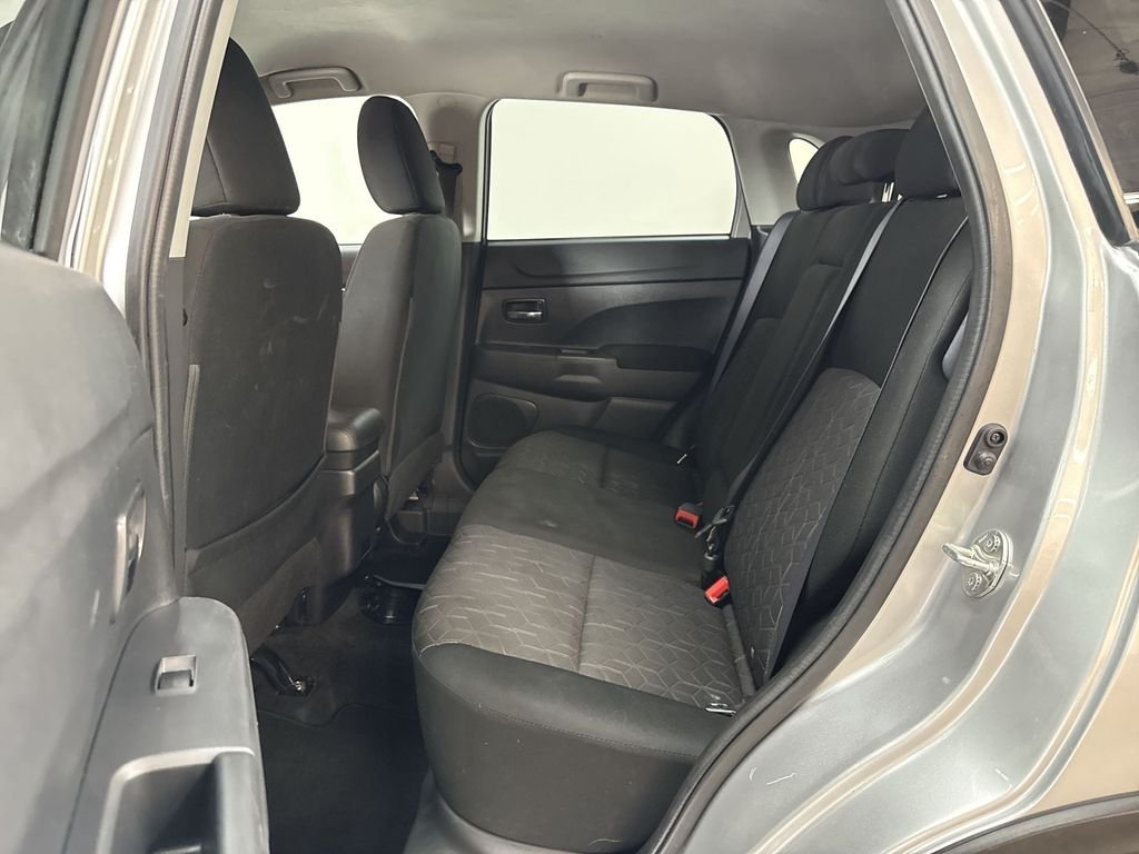 Used 2023  Mitsubishi  image 14