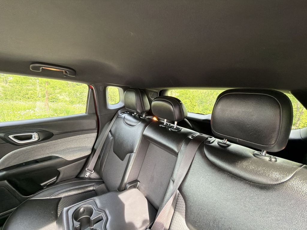 Used 2024  Jeep Latitude image 26