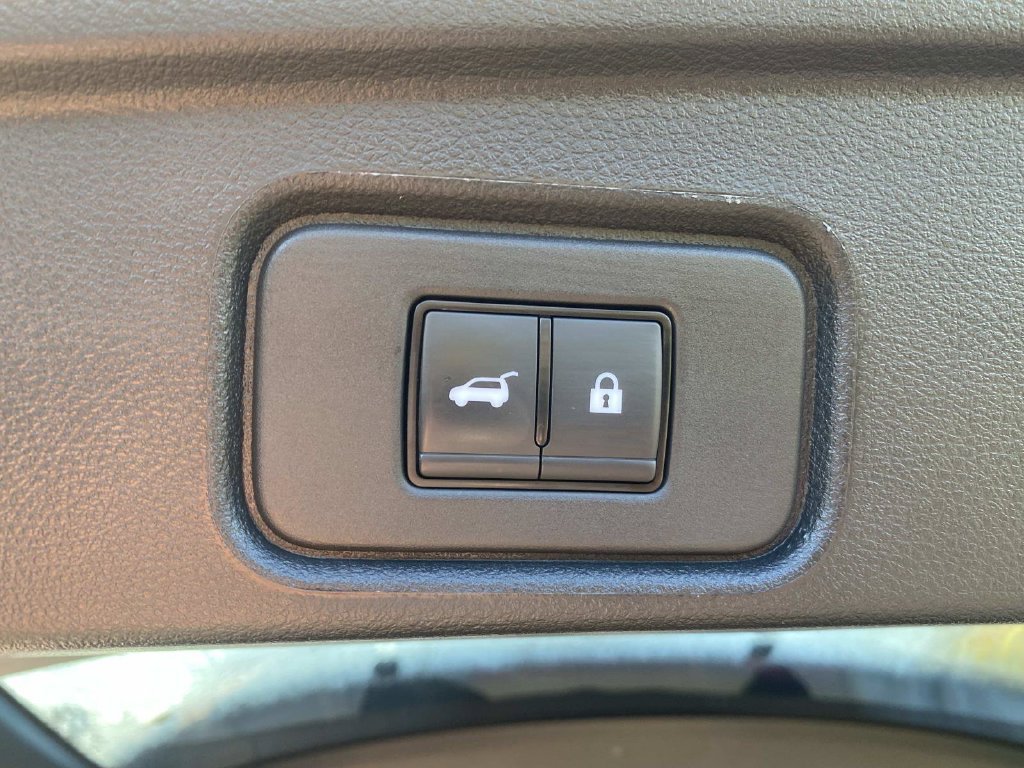 Certified Used 2025 Glacier White Nissan SV image 8