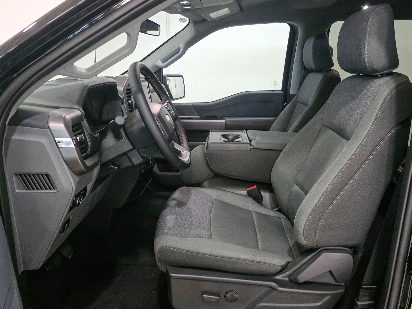 Used 2026 Agate Black Metallic Ford XLT image 20