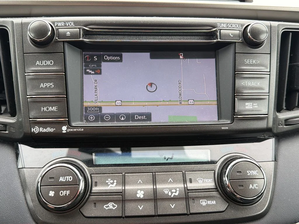 Used 2015  Toyota XLE image 14