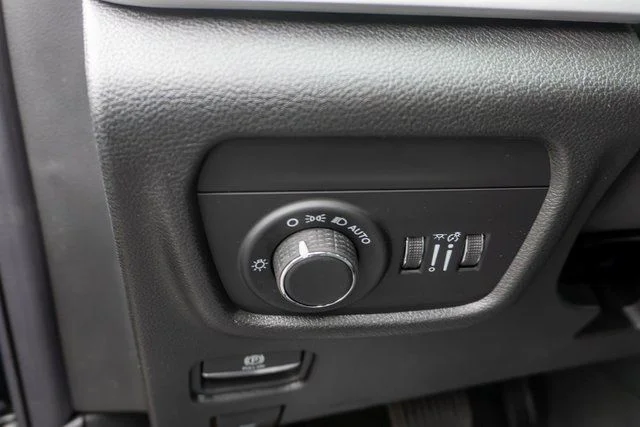 New 2026 Diamond Black Crystal Pearl-Coat Exterior Paint Jeep Laredo X image 17