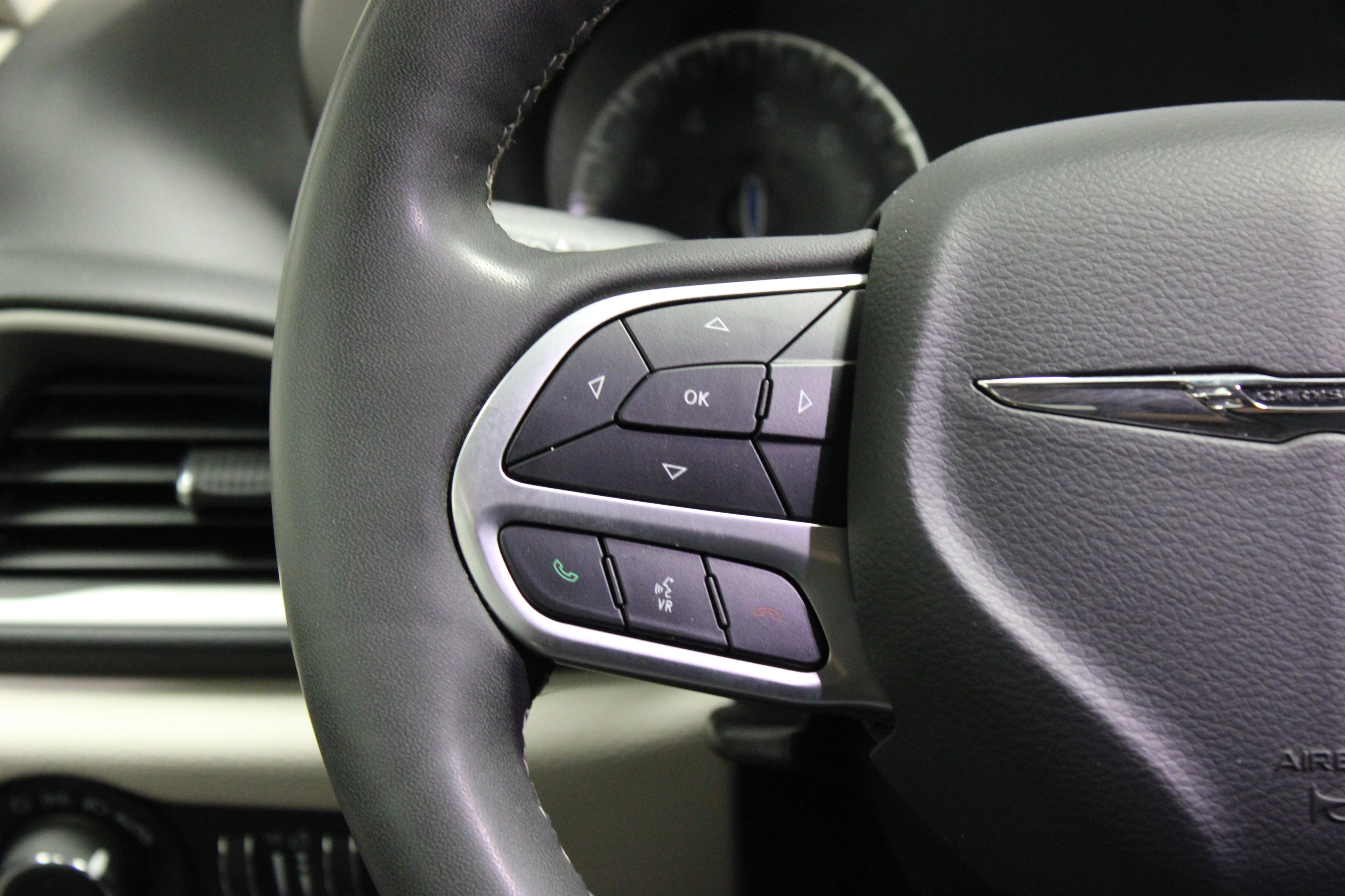 Used 2022 Bright White Clearcoat Chrysler Touring L image 23