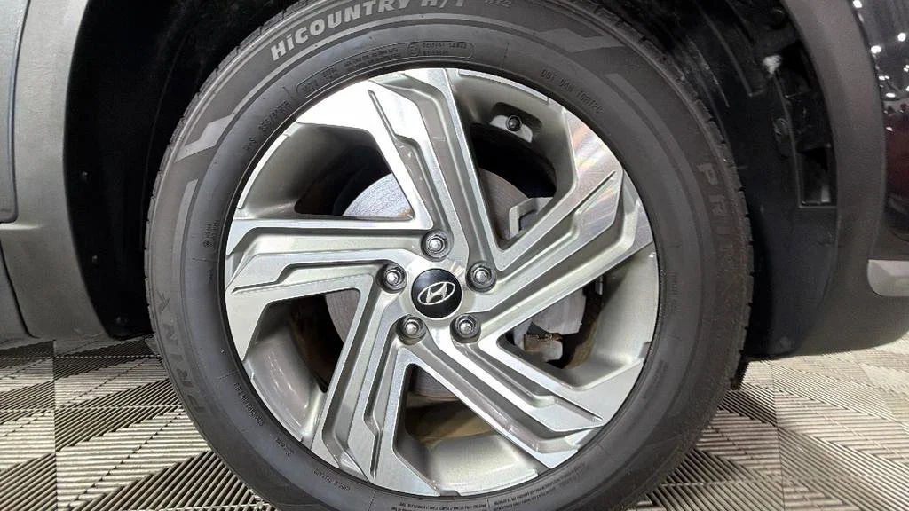 Used 2021 Gray Hyundai SE image 35