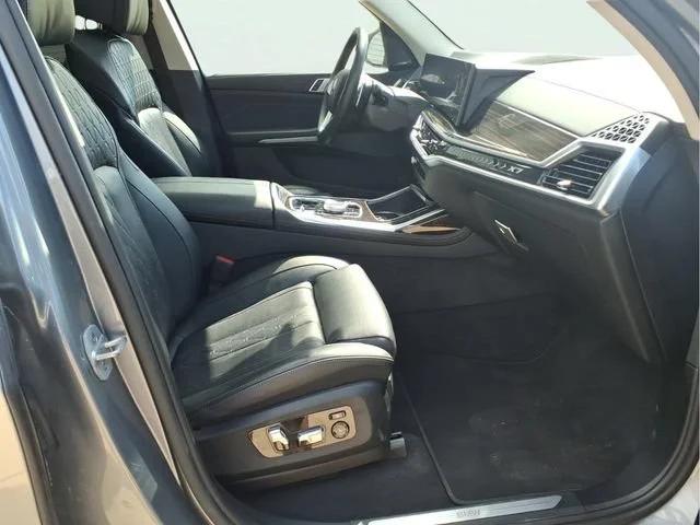 Used 2025  BMW xDrive40i image 24