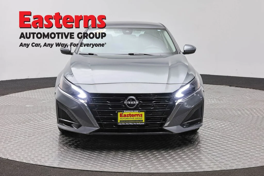 Used 2023 Gray Nissan 2.5 SV image 2