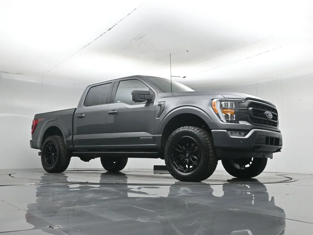 Used 2023 Gray Ford XLT image 3