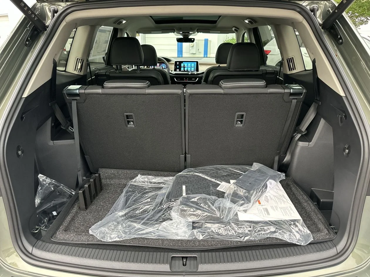 New 2026 Green Volkswagen 2.0T SE w/Technology image 38