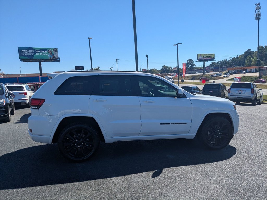 2021 Jeep Grand Cherokee Laredo X photo 3