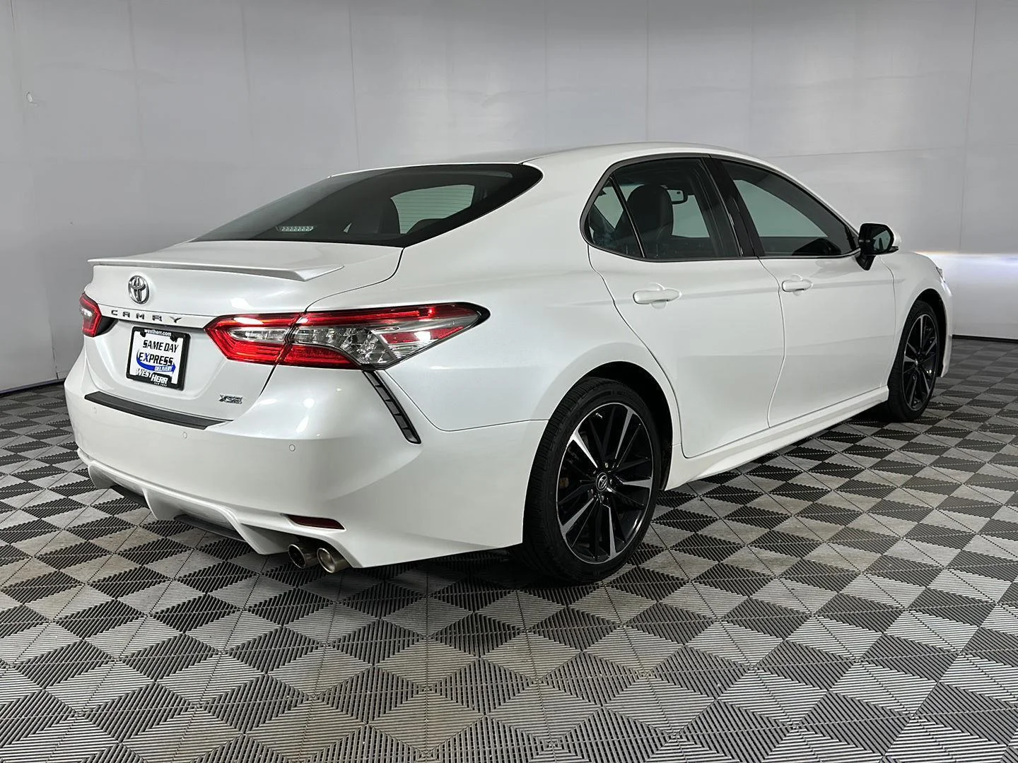 Used 2018 Pearl Toyota XSE image 7