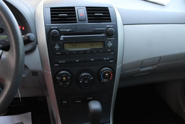 Used 2009 Silver Toyota LE image 9