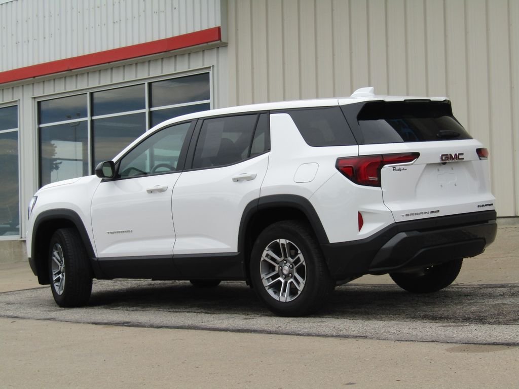 Used 2025 White GMC Elevation image 10
