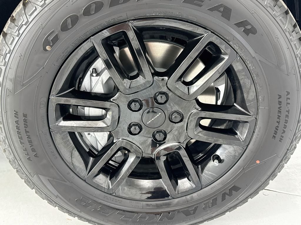 Used 2026 Santorini Black Metallic Land Rover S image 31