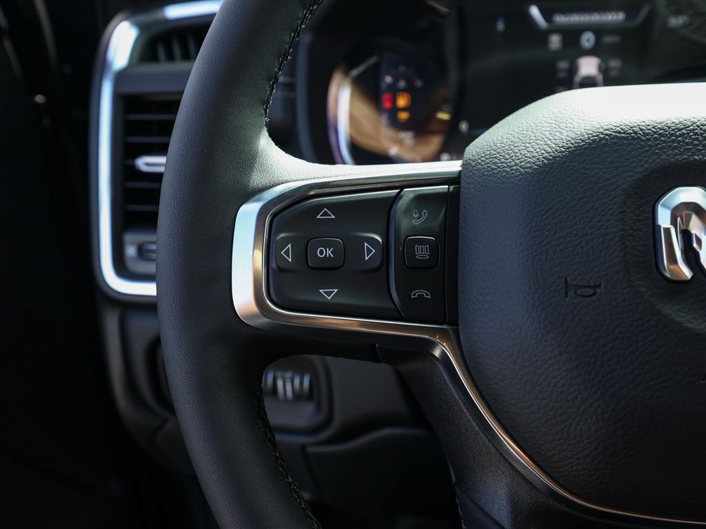 New 2026 Diamond Black Crystal Pearl-Coat Exterior Paint RAM Laramie image 24