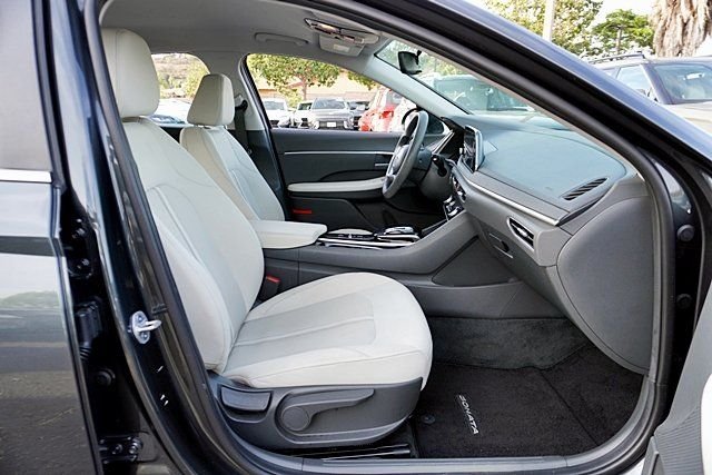 Used 2023 Gray Hyundai SEL image 10