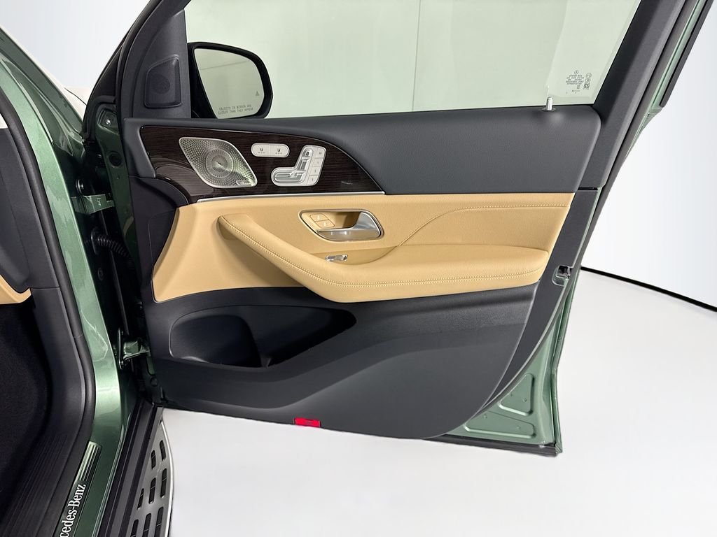 New 2026 MANUFAKTUR Ireland Mid Green Metallic Mercedes-Benz GLS 450 image 27