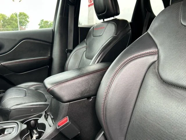 Used 2019 Gray Jeep Trailhawk image 34